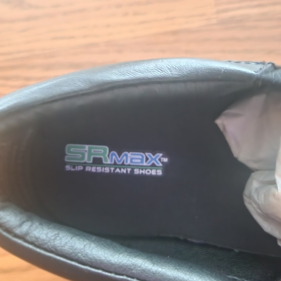 Slip resistant shoes - Picture 7 of 8